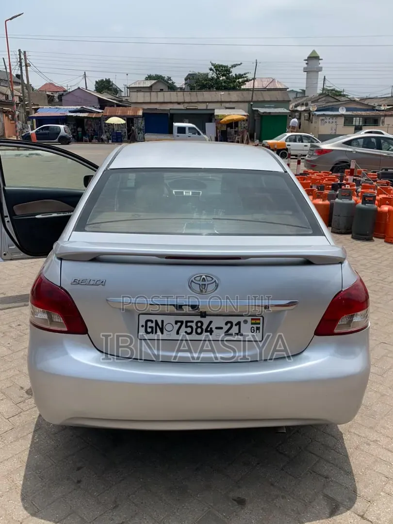 Toyota Belta 2010 Silver