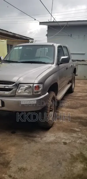 Toyota Hilux 2003 Gray