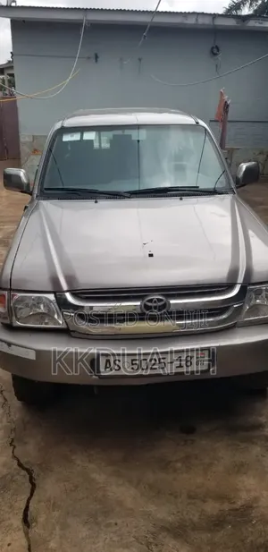 Toyota Hilux 2003 Gray