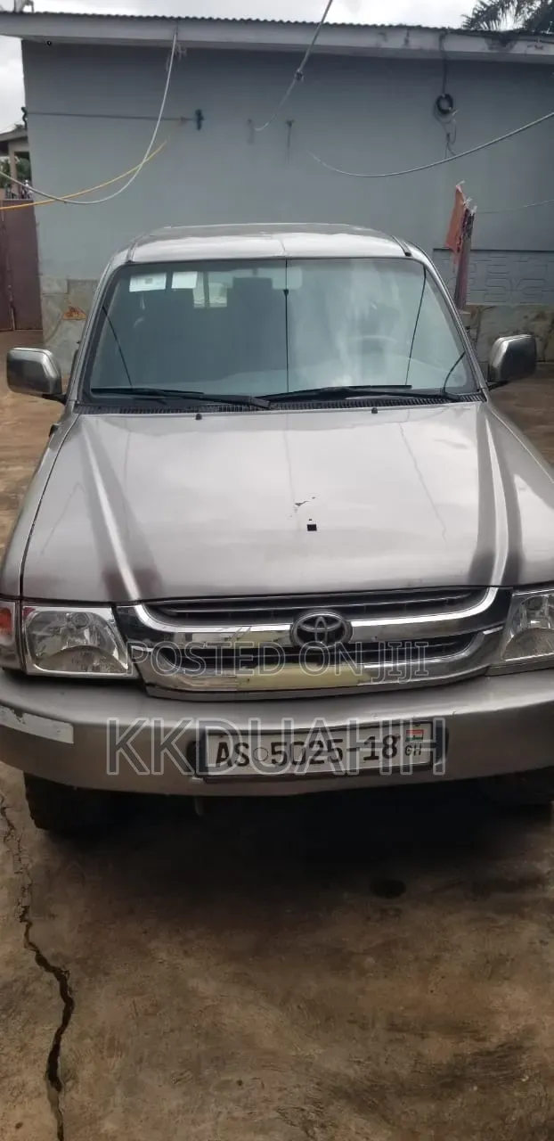 Toyota Hilux 2003 Gray