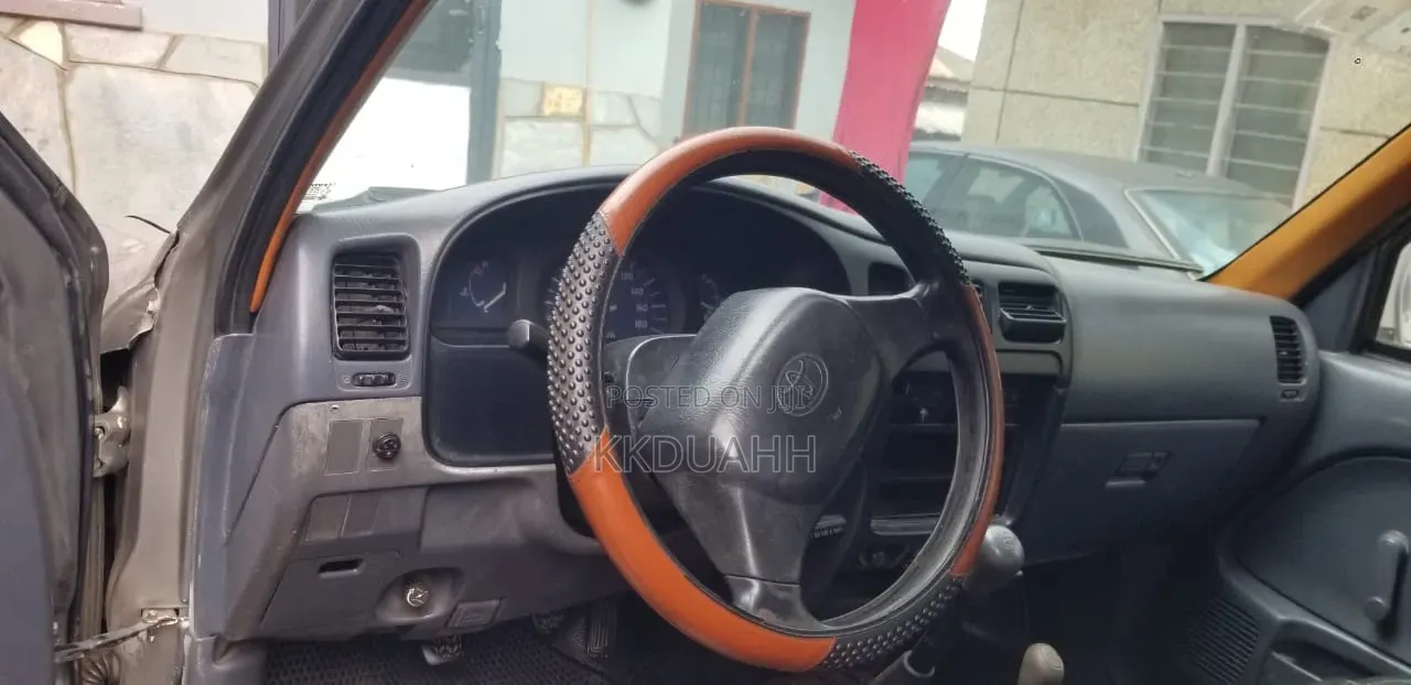 Toyota Hilux 2003 Gray