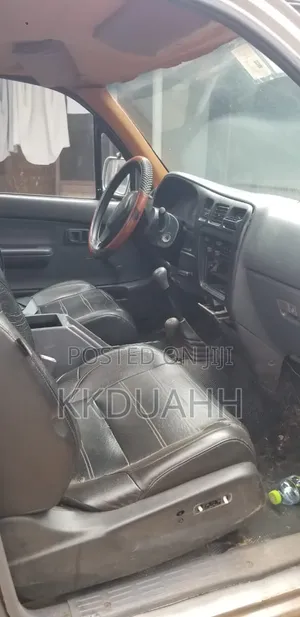 Toyota Hilux 2003 Gray