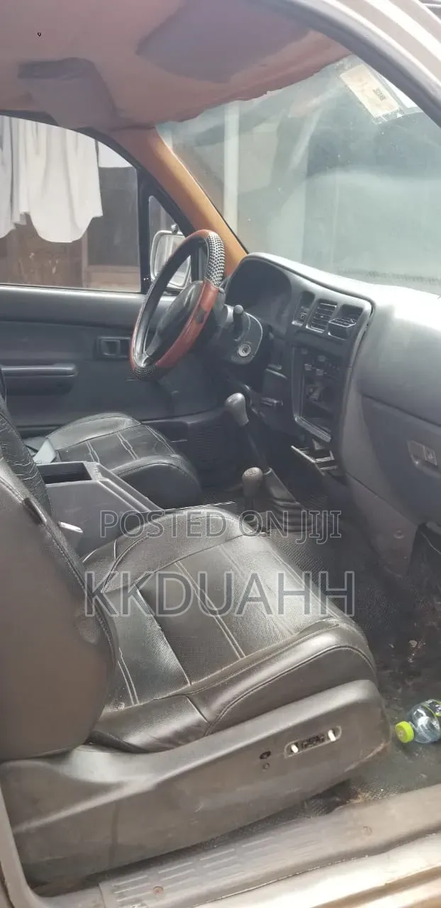 Toyota Hilux 2003 Gray