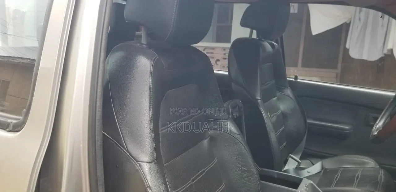 Toyota Hilux 2003 Gray