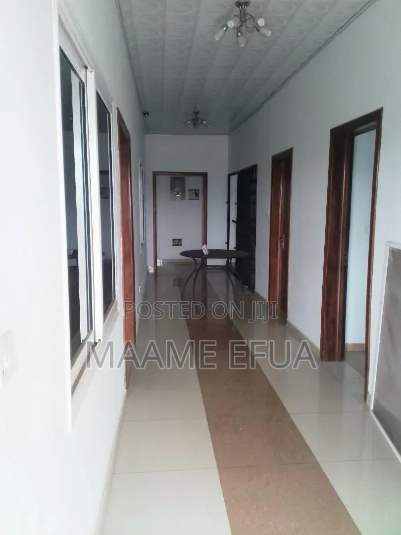 6bdrm House in Westlands, Accra Metropolitan for sale
