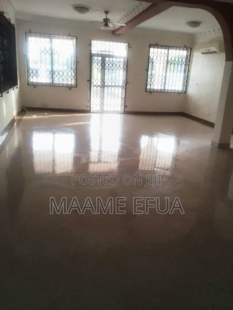 6bdrm House in Westlands, Accra Metropolitan for sale