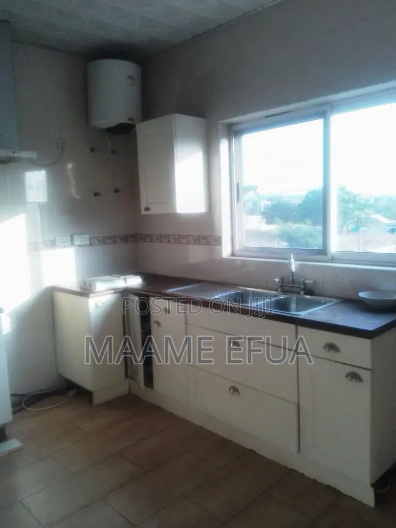 6bdrm House in Westlands, Accra Metropolitan for sale