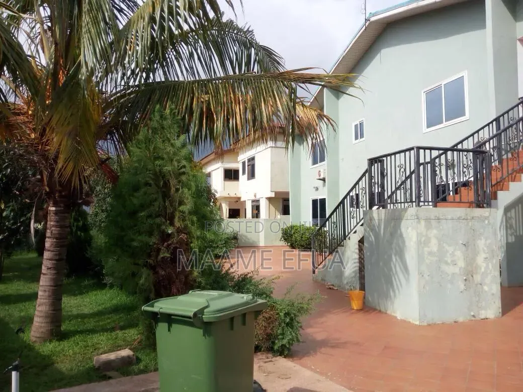 6bdrm House in Westlands, Accra Metropolitan for sale