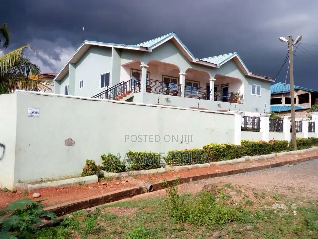6bdrm House in Westlands, Accra Metropolitan for sale