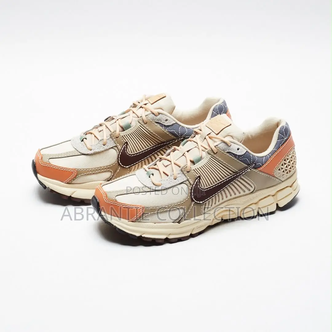 Nike Zoom Vomero 5 Trainers