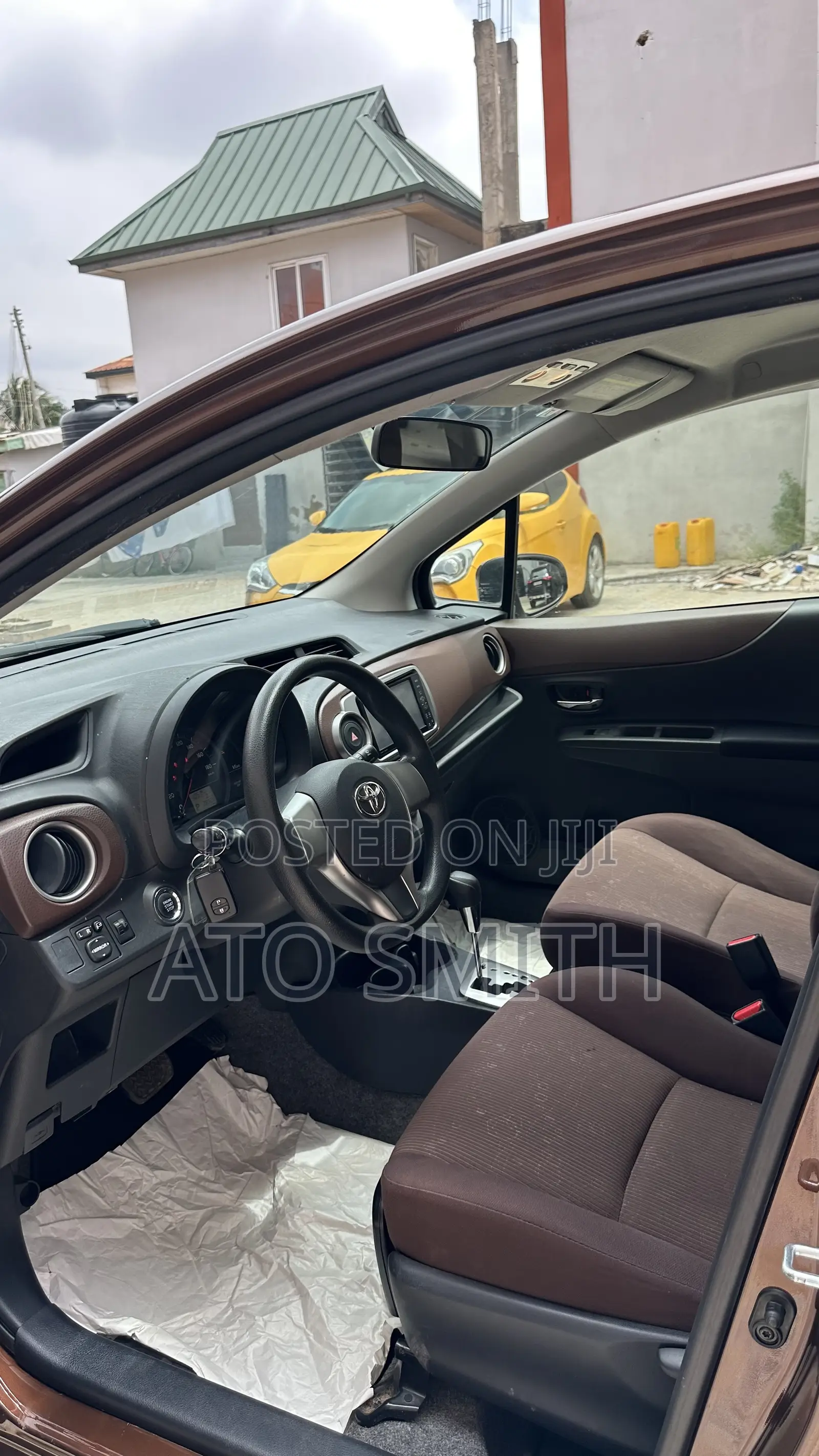 Toyota Vitz 2011 Brown