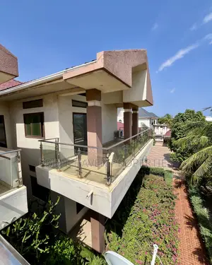 7bdrm House in Airport Hills for sale