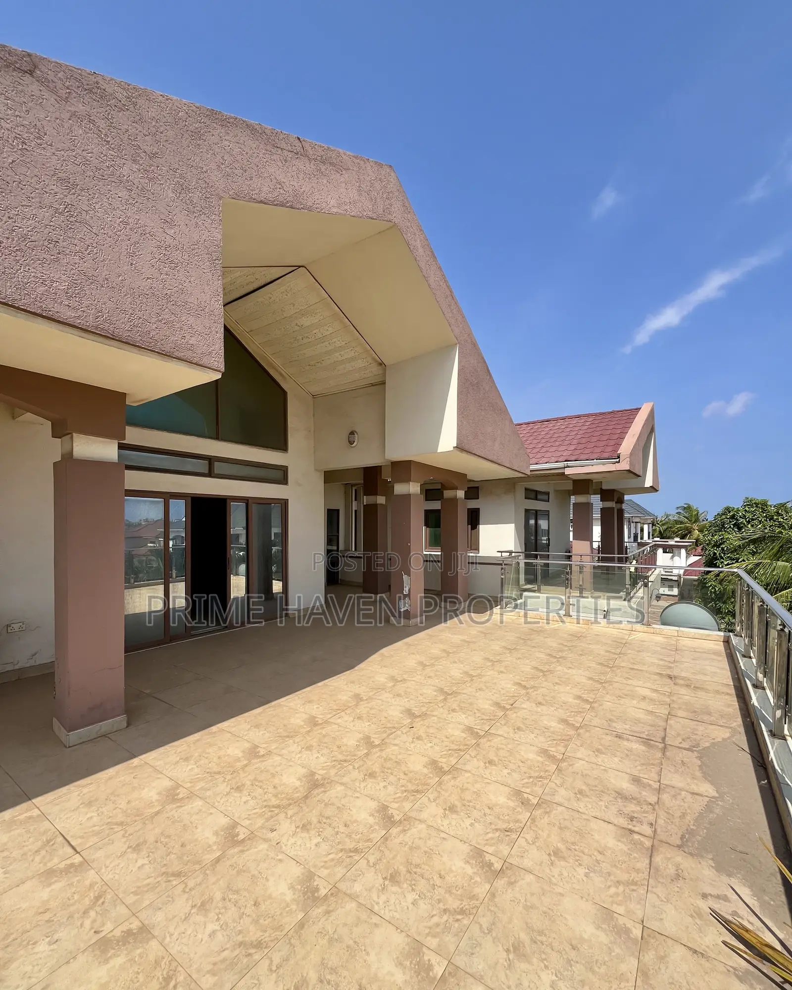7bdrm House in Airport Hills for sale