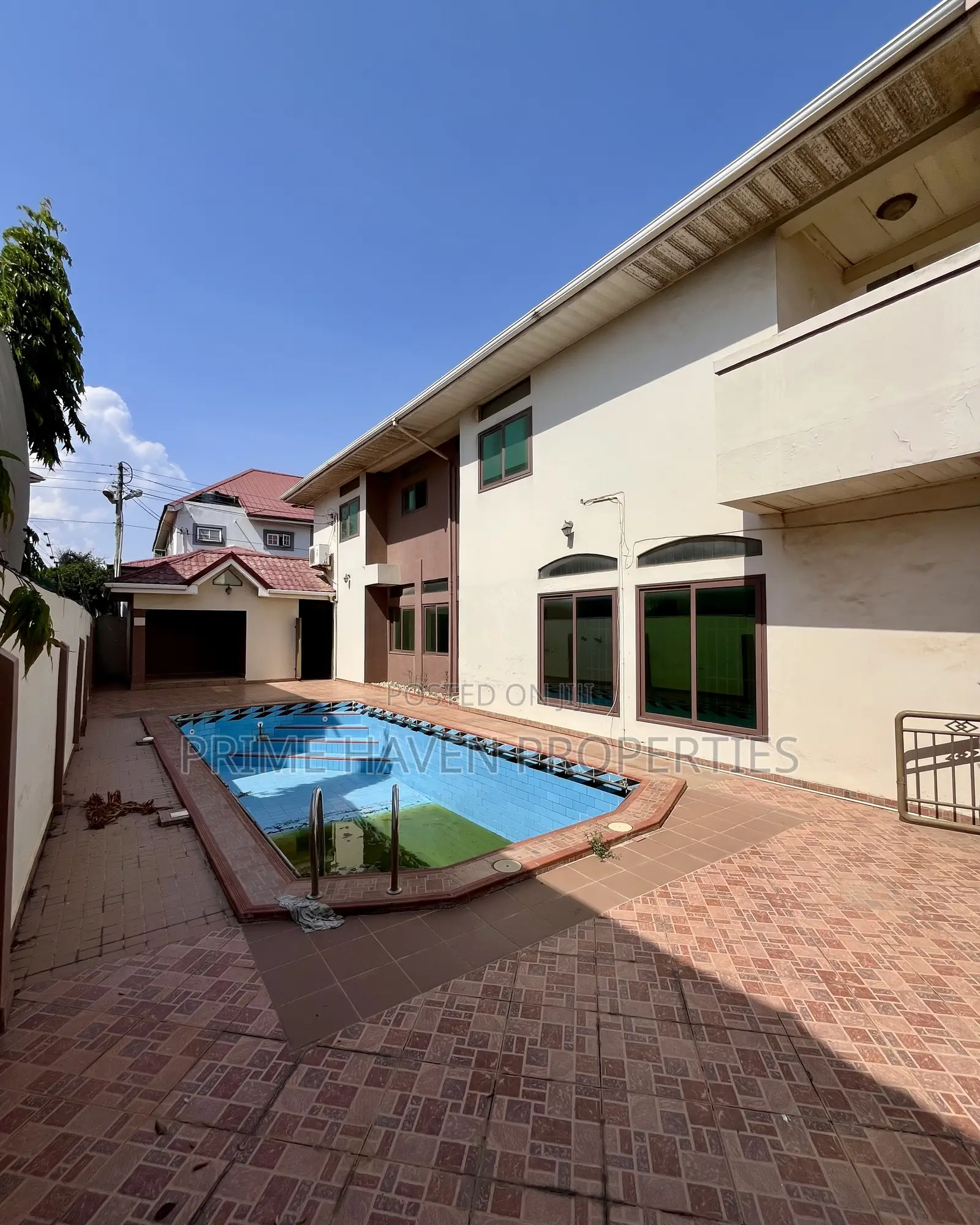 7bdrm House in Airport Hills for sale