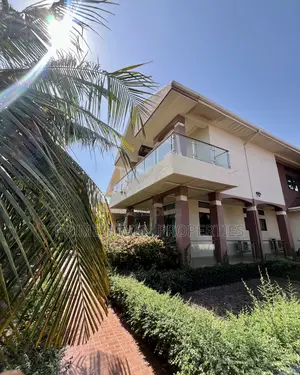 7bdrm House in Airport Hills for sale