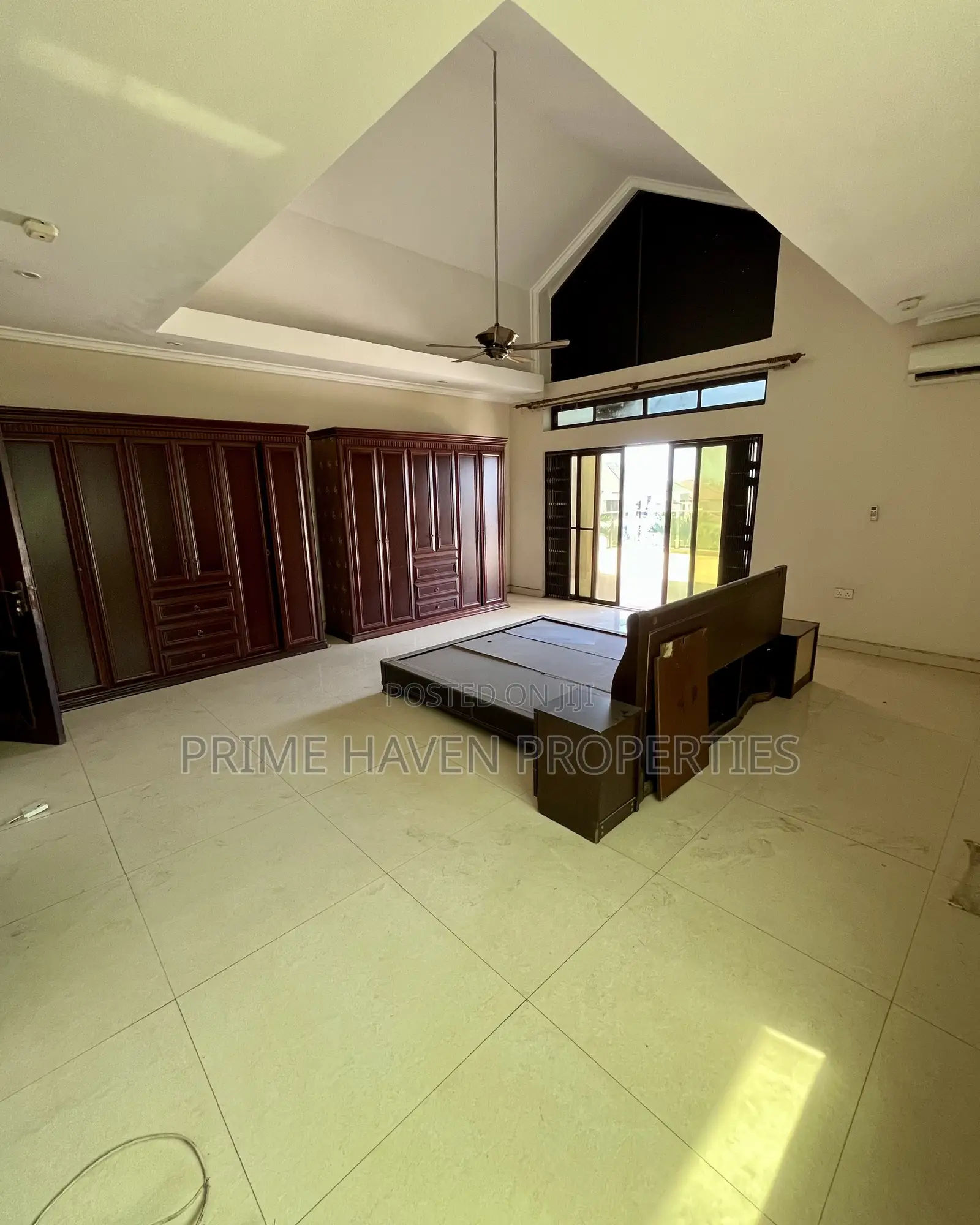 7bdrm House in Airport Hills for sale