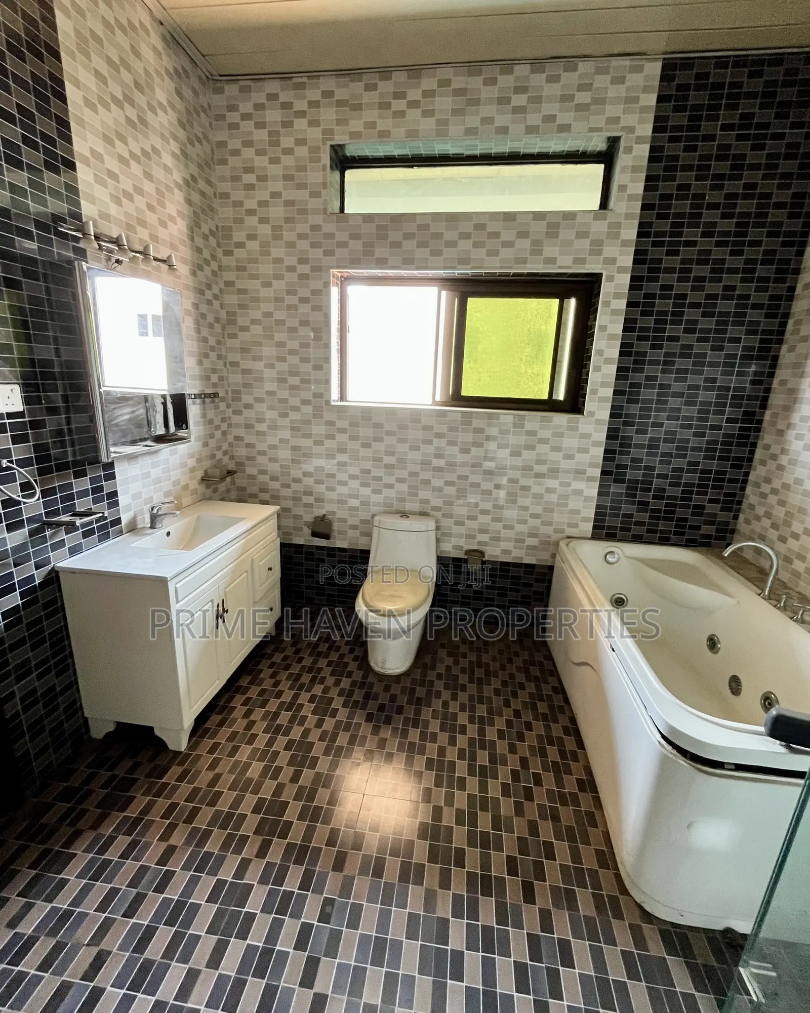 7bdrm House in Airport Hills for sale