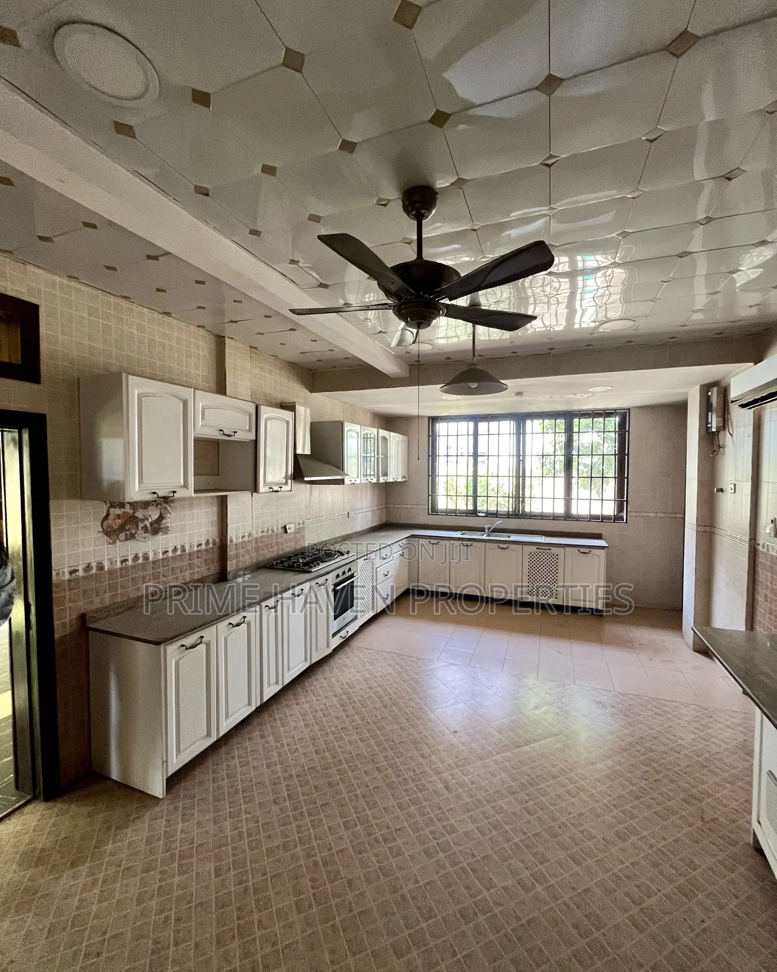 7bdrm House in Airport Hills for sale