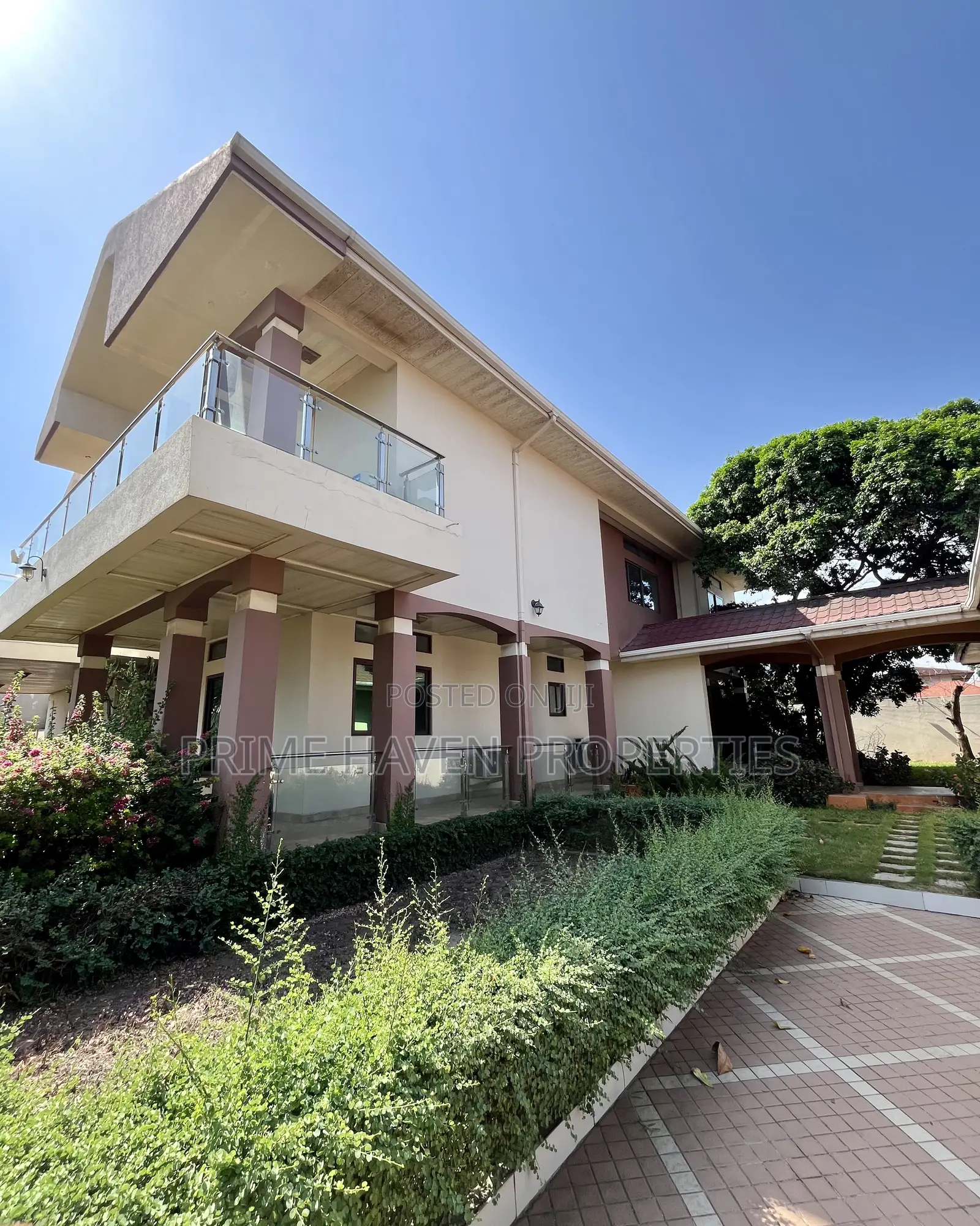 7bdrm House in Airport Hills for sale