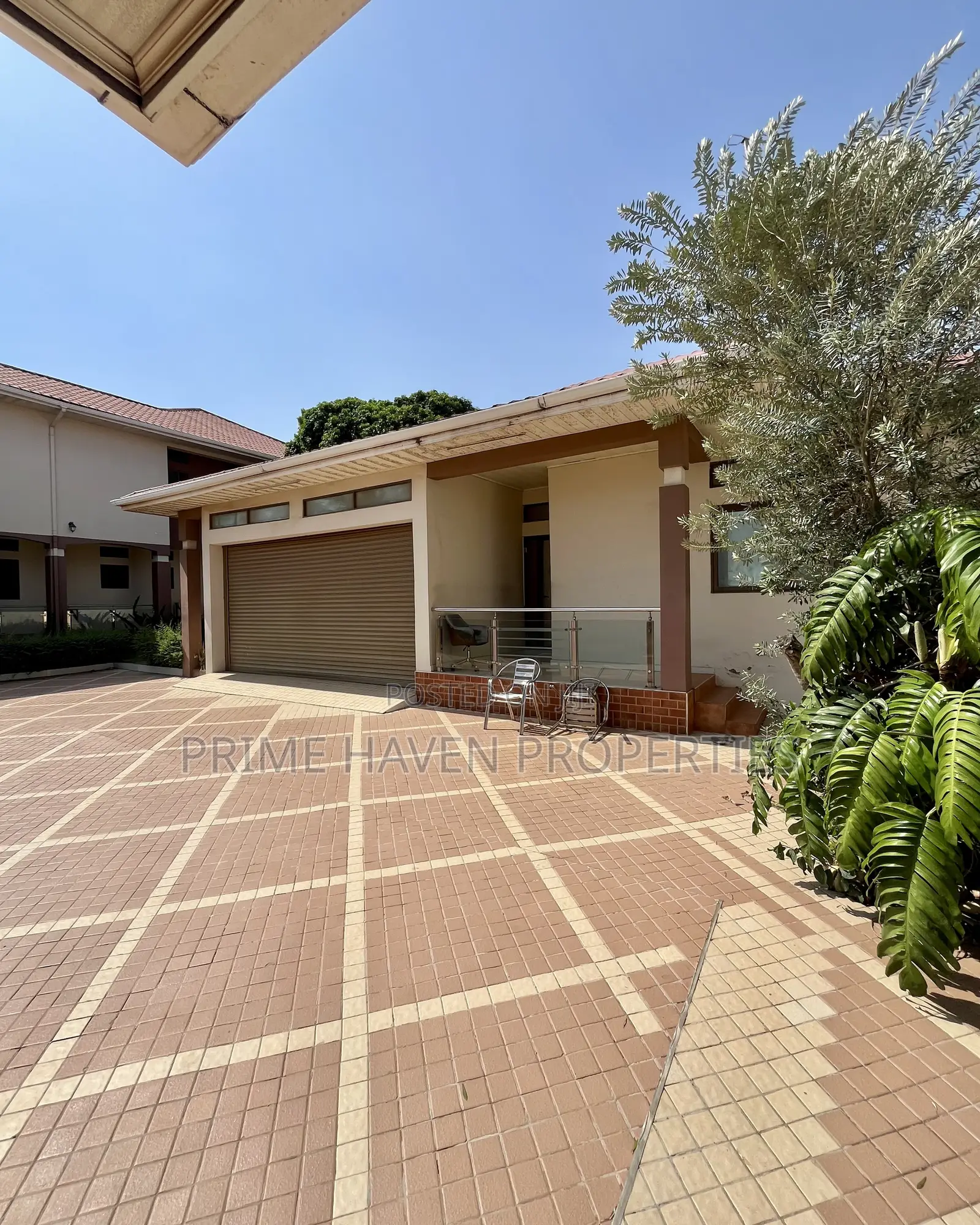 7bdrm House in Airport Hills for sale