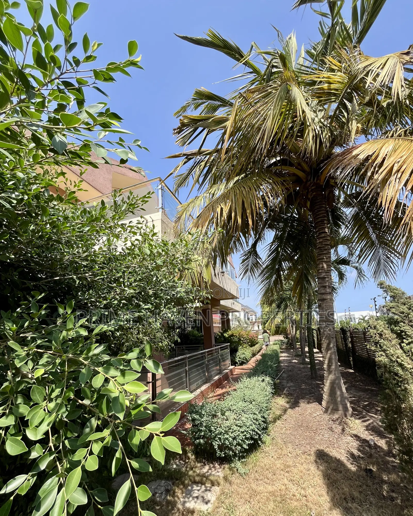 7bdrm House in Airport Hills for sale