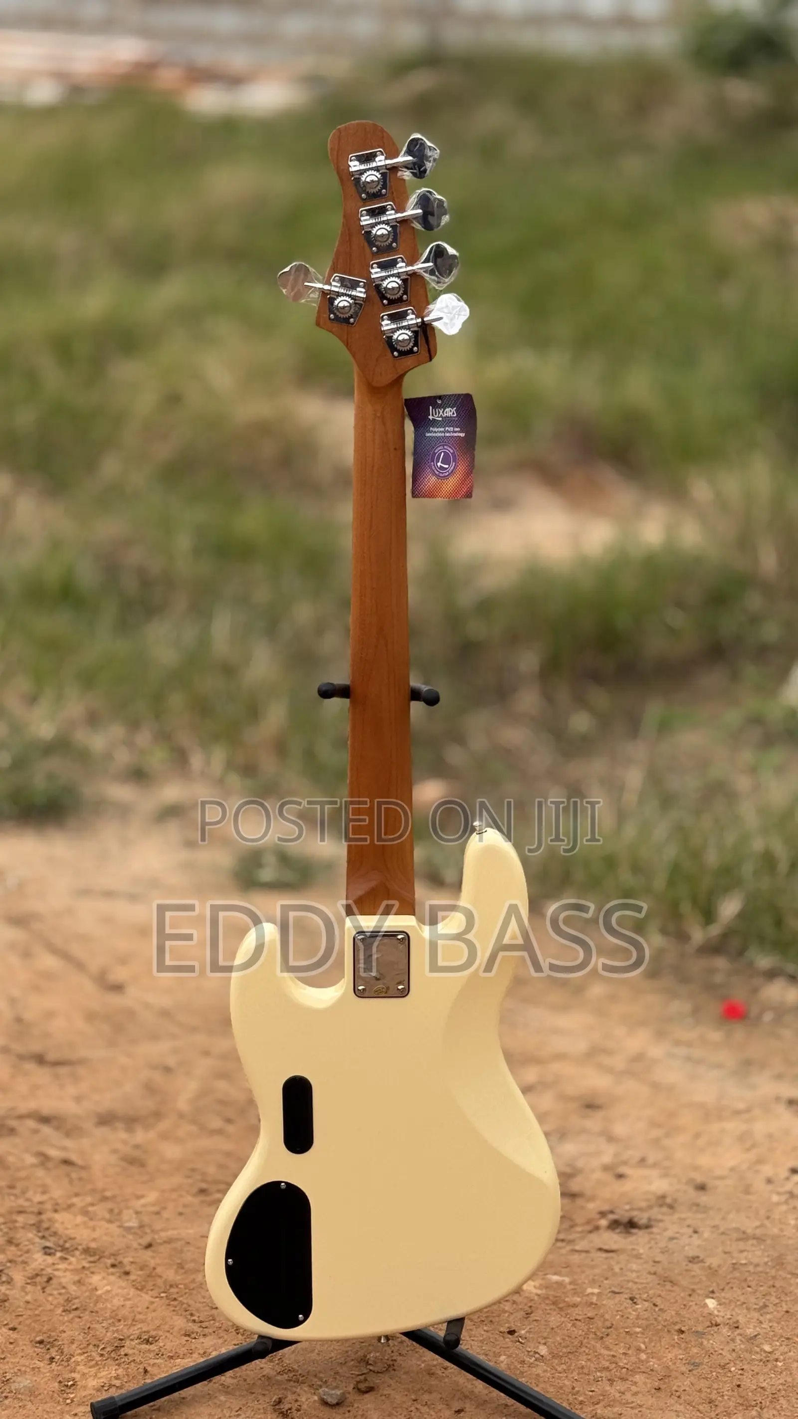 Luxars Active Bass Guitar