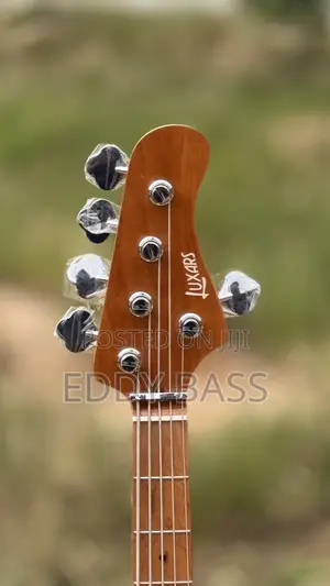 Luxars Active Bass Guitar