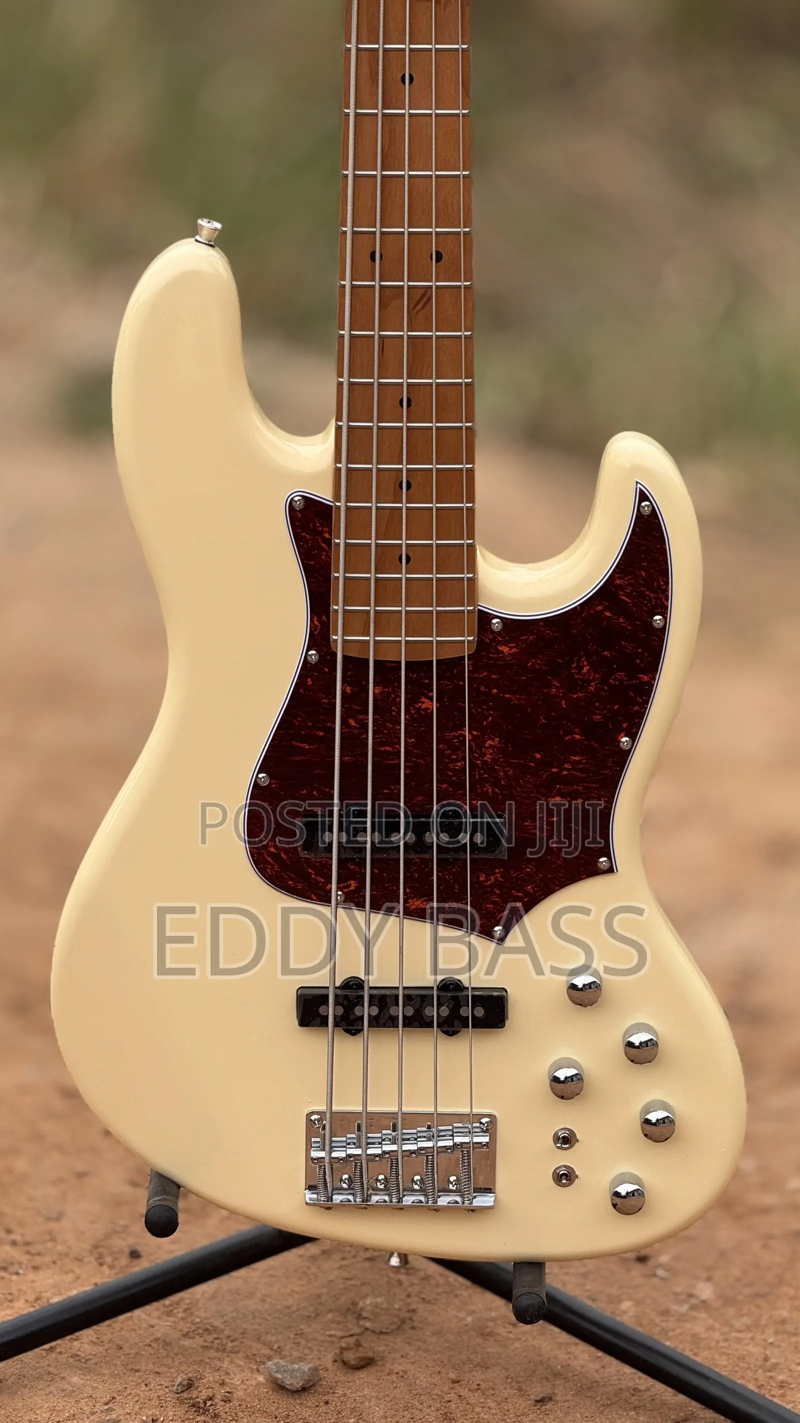 Luxars Active Bass Guitar