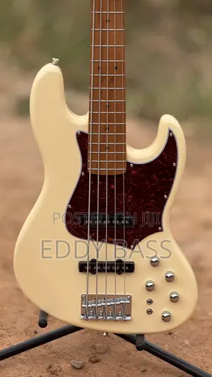 Luxars Active Bass Guitar