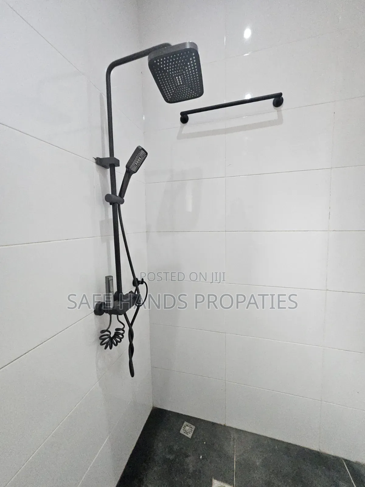 Furnished 5bdrm Duplex in Accra Metropolitan for sale