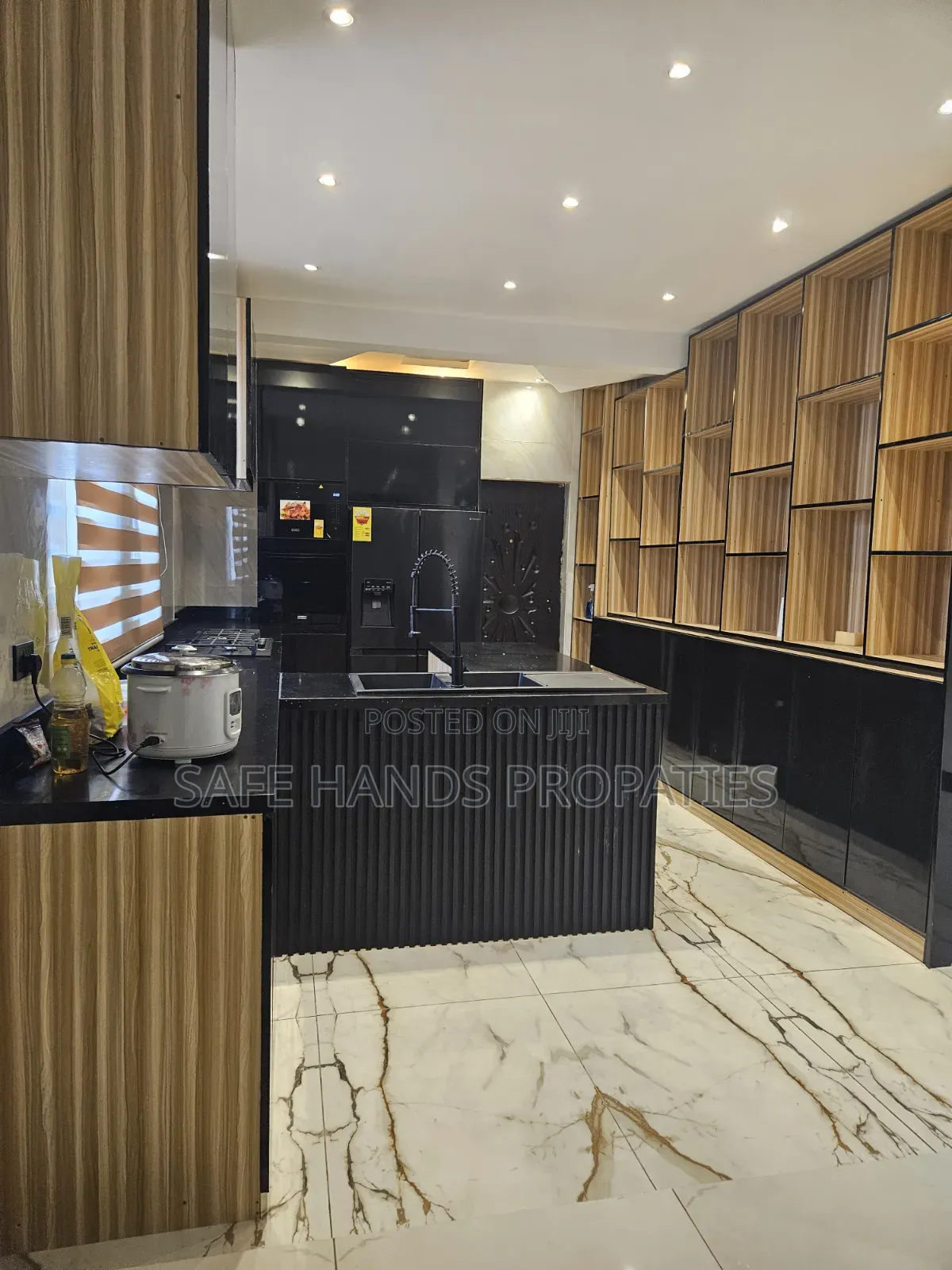Furnished 5bdrm Duplex in Accra Metropolitan for sale