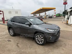 Toyota RAV4 XLE 2021 Black