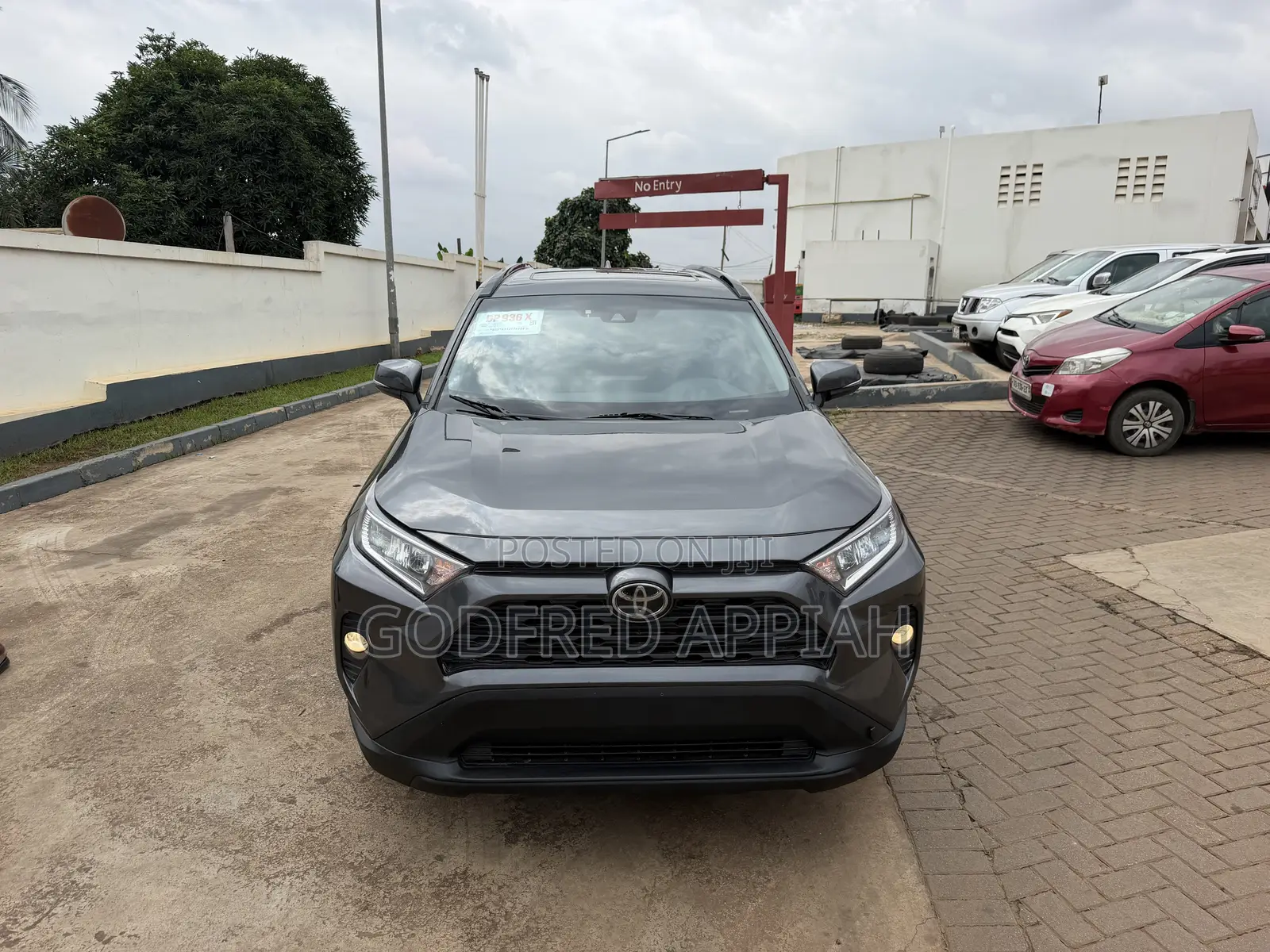 Toyota RAV4 XLE 2021 Black