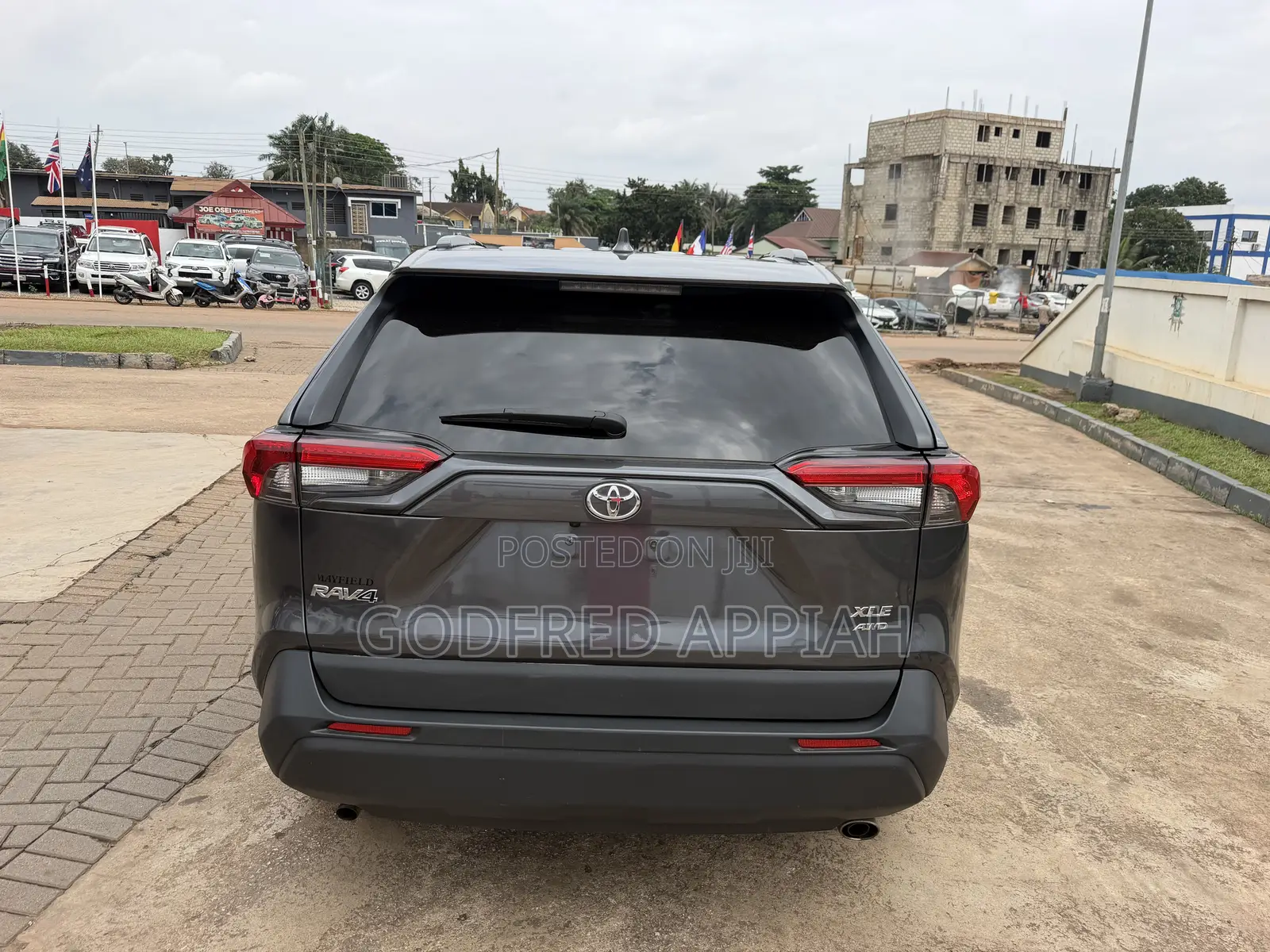 Toyota RAV4 XLE 2021 Black
