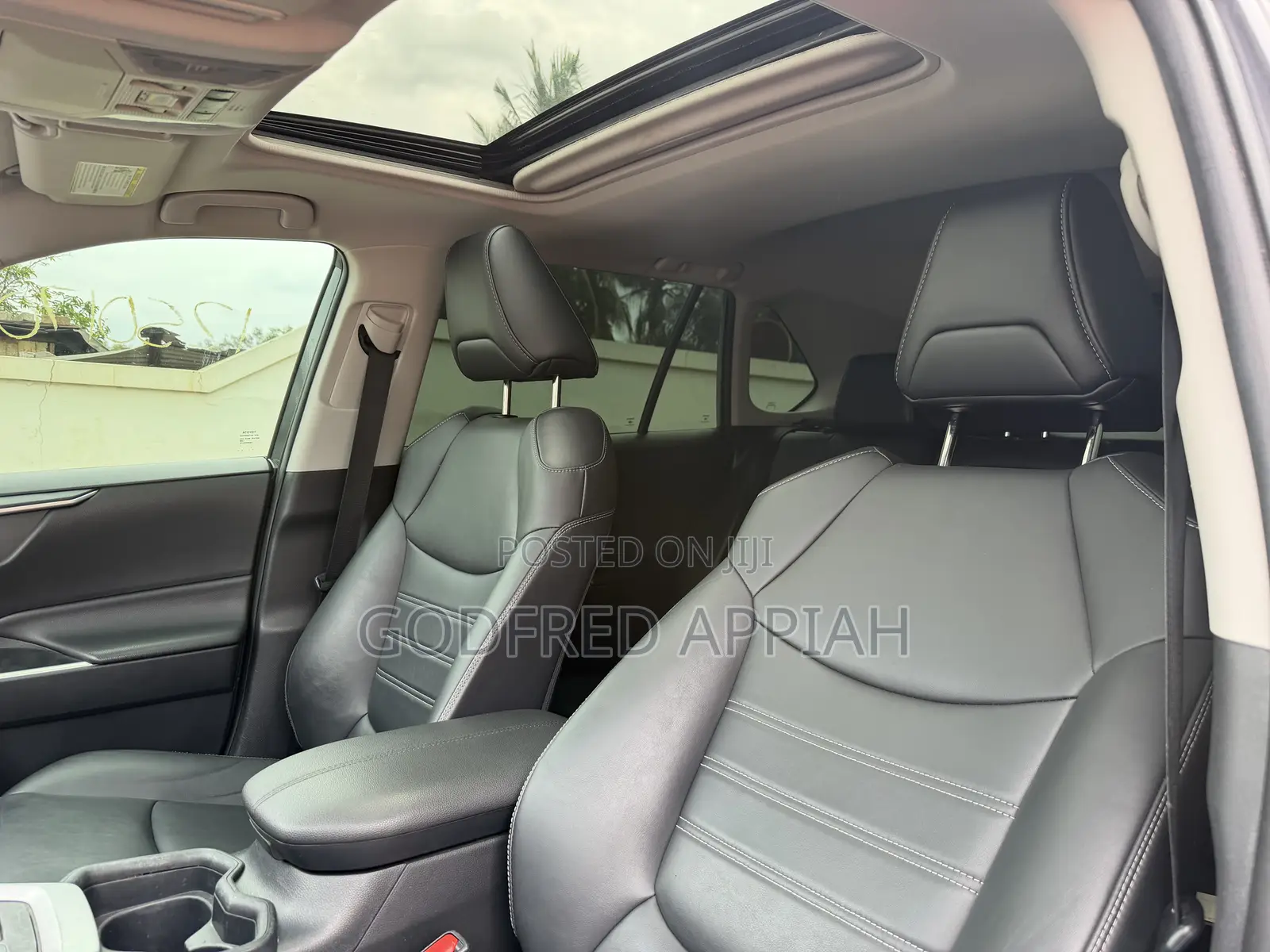 Toyota RAV4 XLE 2021 Black