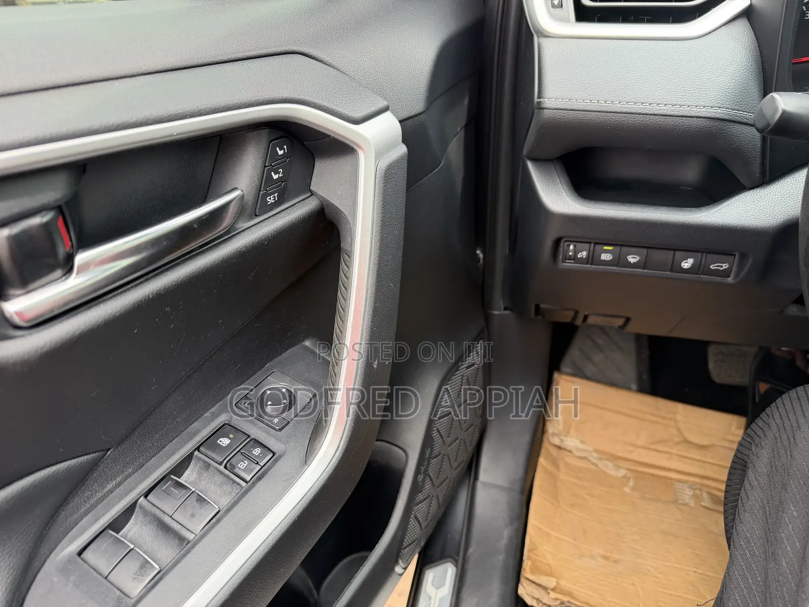Toyota RAV4 XLE 2021 Black