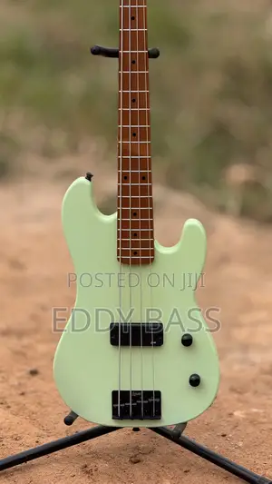 Seafoam Green Luxars Shortscale Bass