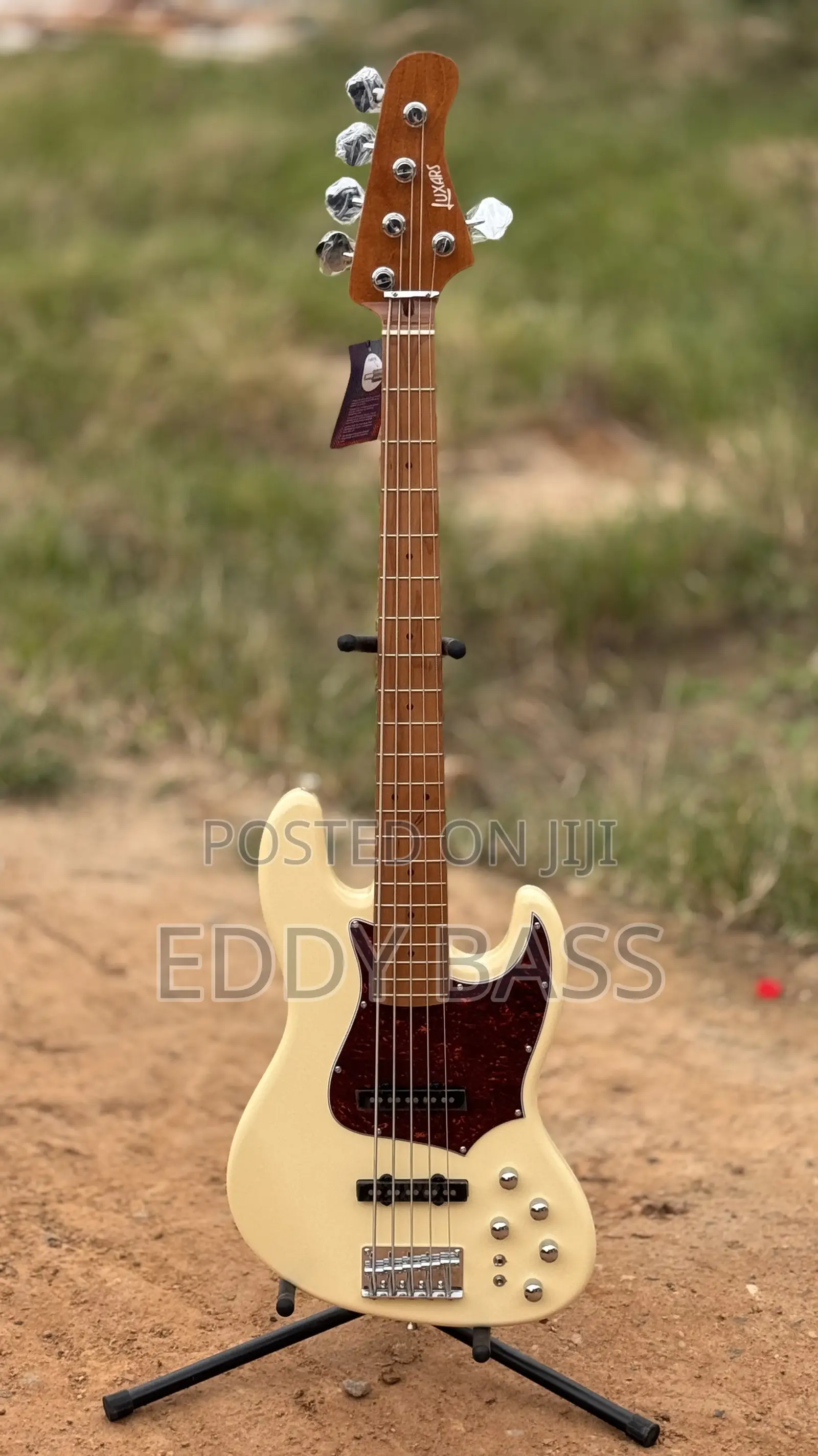 Luxars Active Bass Guitar