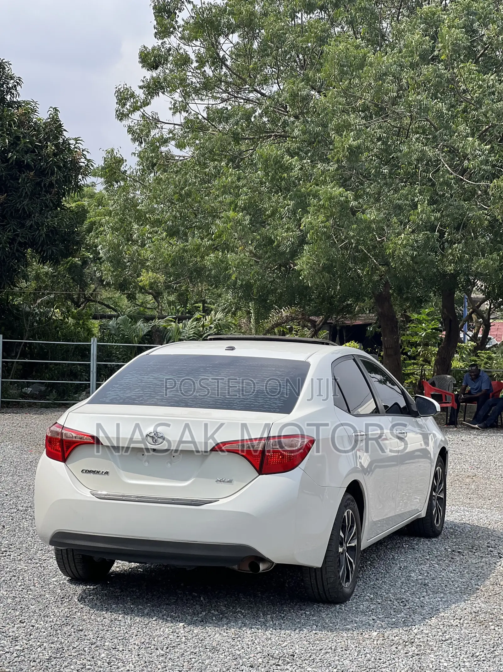 Toyota Corolla XLE (1.8L 4cyl 2A) 2018 White