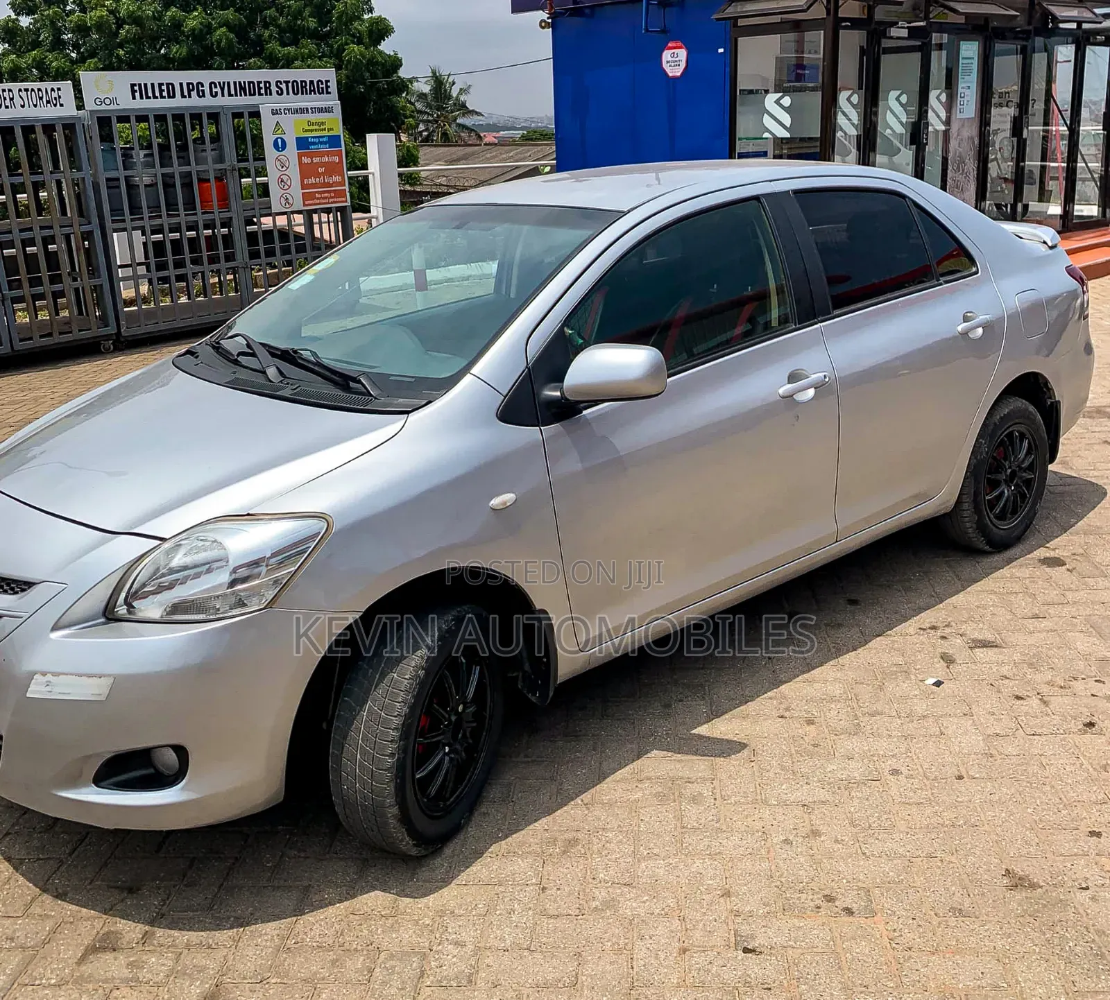 Toyota Belta 2010 Silver