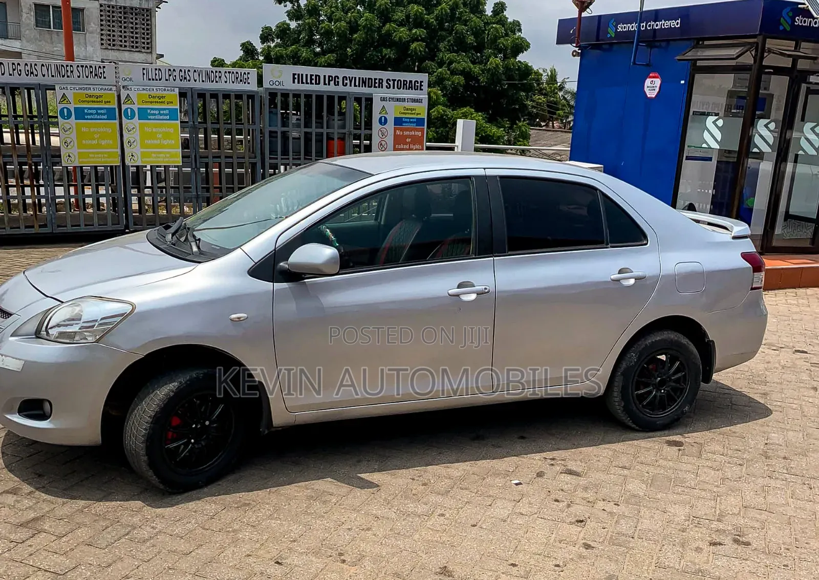 Toyota Belta 2010 Silver