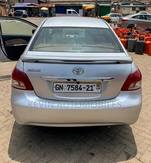 Toyota Belta 2010 Silver