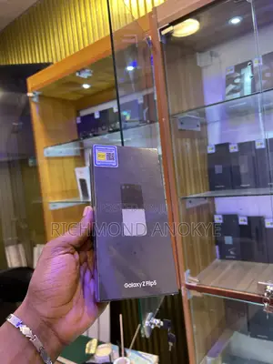 New Samsung Galaxy Z Flip5 512 GB