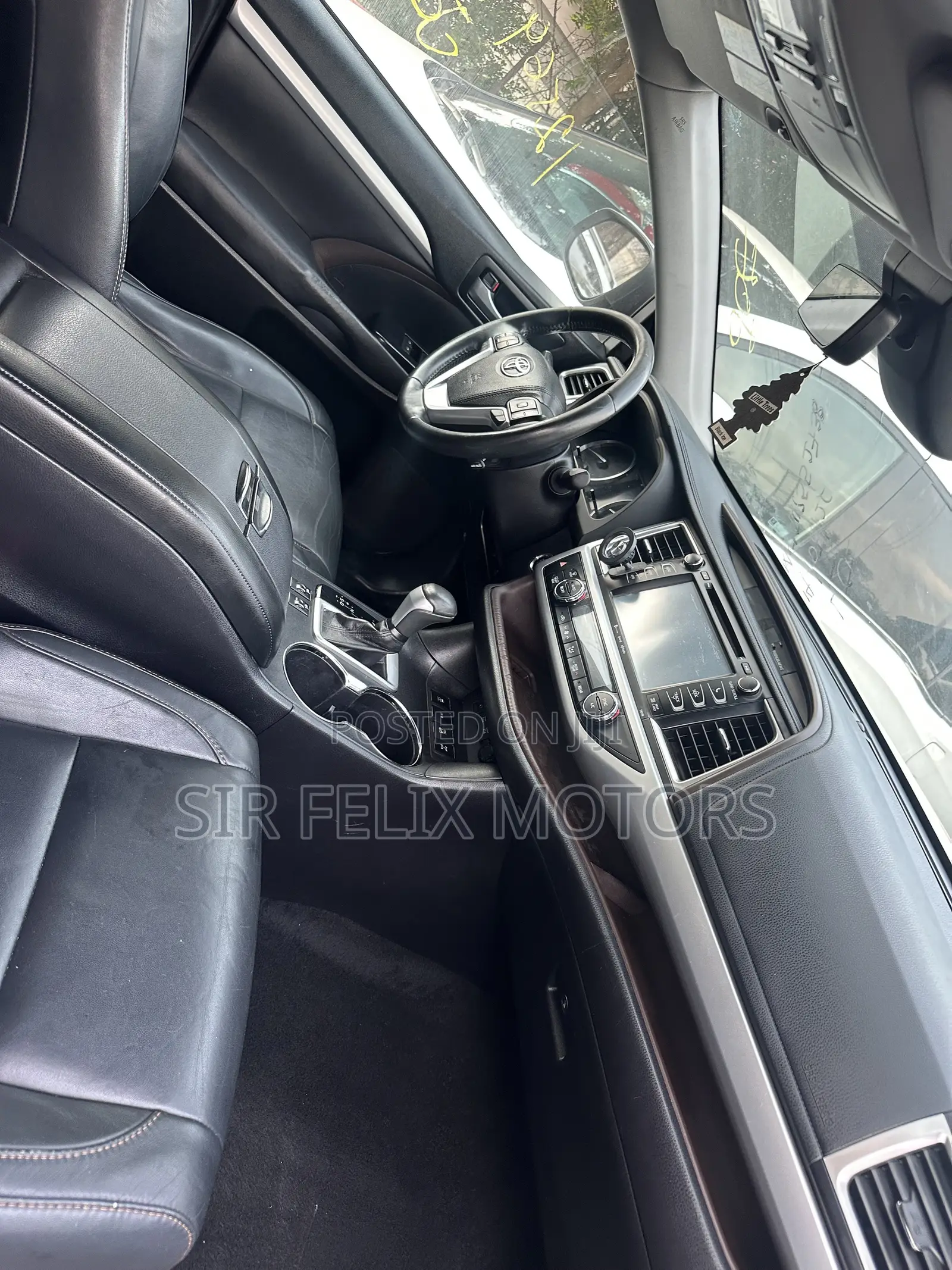 Toyota Highlander XLE 4x4 V6 (3.5L 6cyl 8A) 2018 White