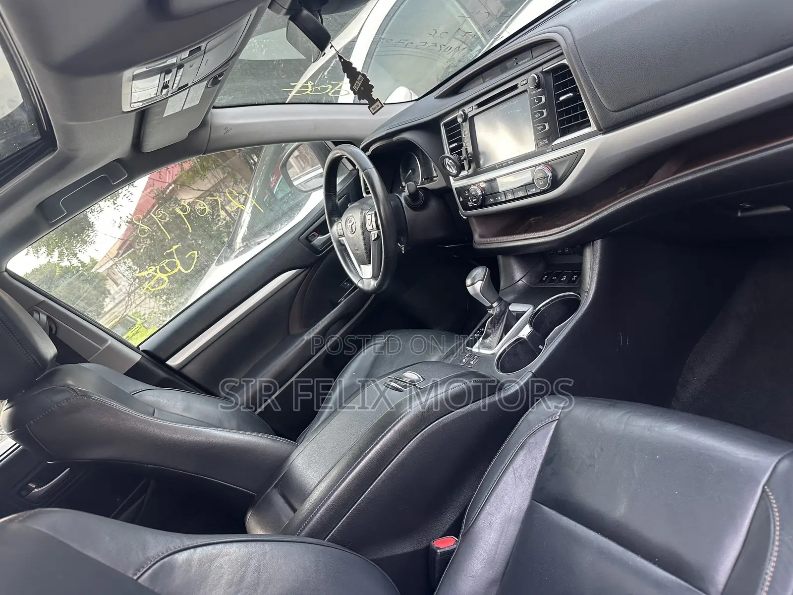 Toyota Highlander XLE 4x4 V6 (3.5L 6cyl 8A) 2018 White