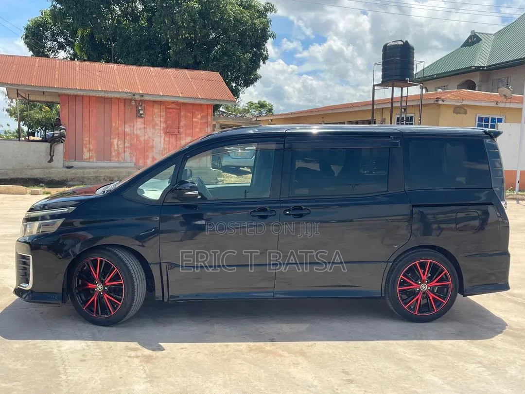Toyota Voxy 2017 Black