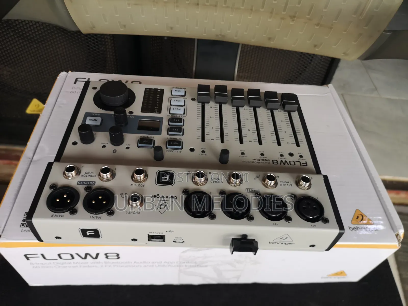 Behringer FLOW 8 Compact Digital Mixer