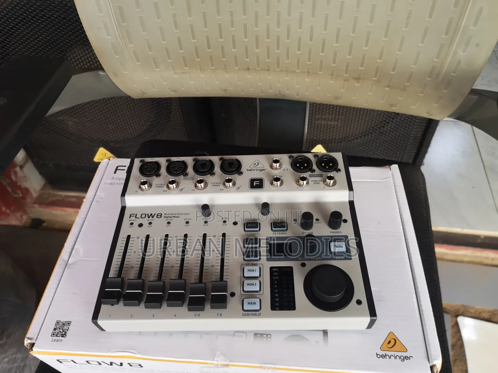 Behringer FLOW 8 Compact Digital Mixer