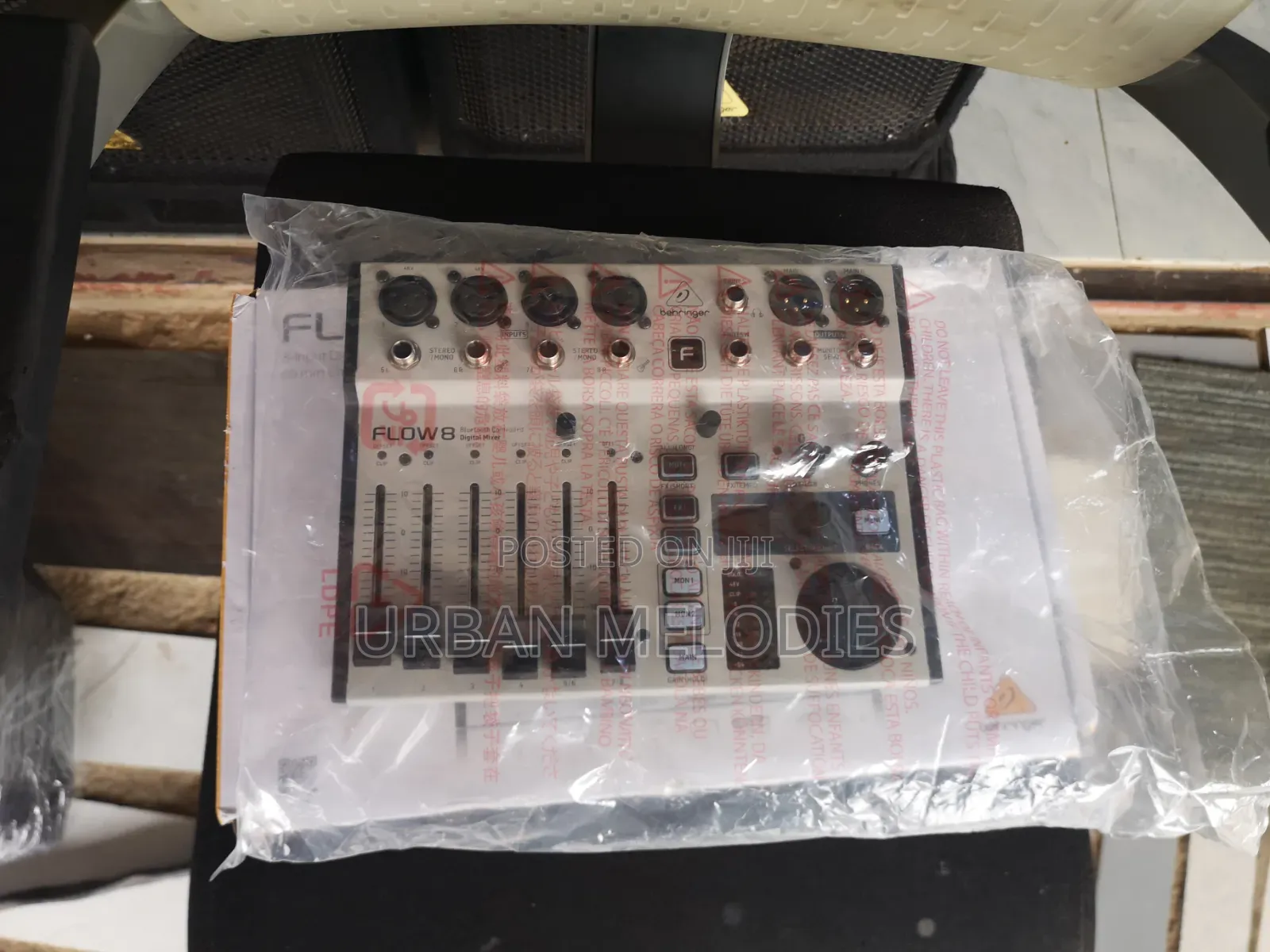 Behringer FLOW 8 Compact Digital Mixer
