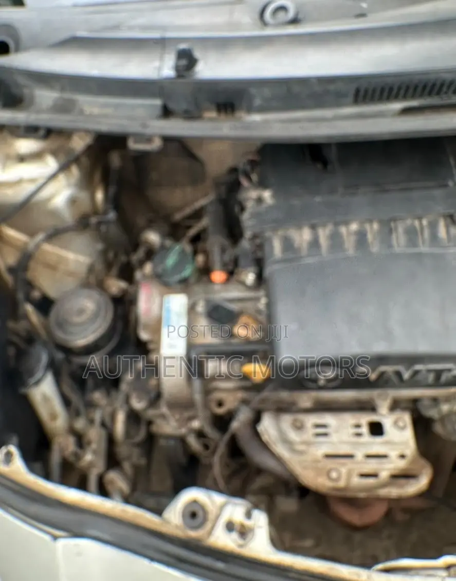 Toyota Vitz 2010 Silver